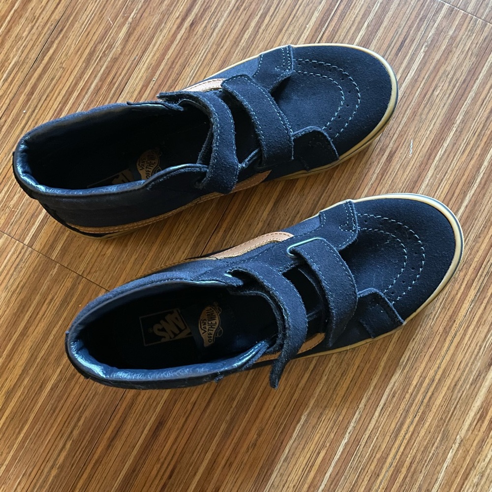 Kids size 5 Vans bubblegum bottom